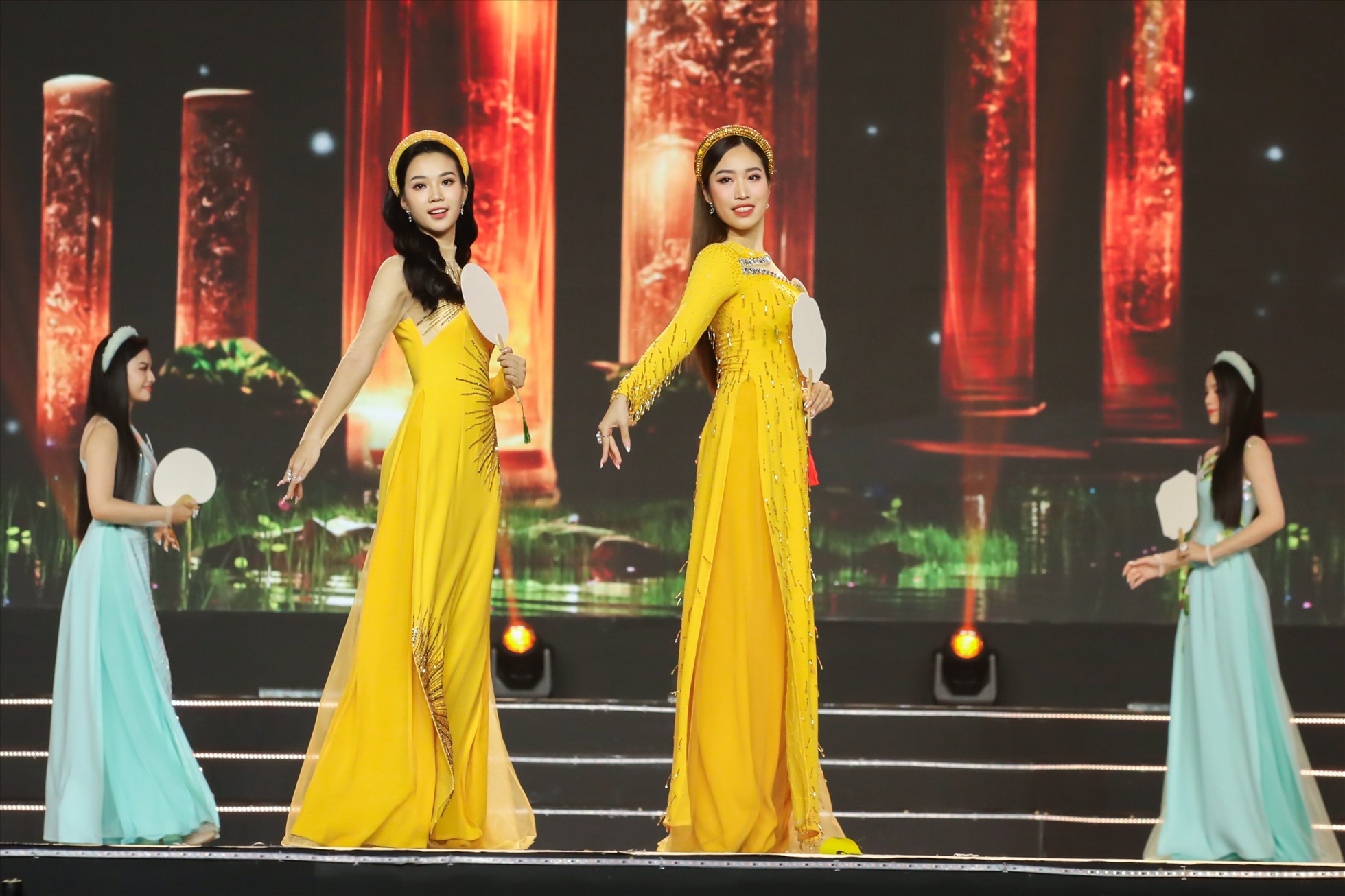 Một số phần trình diễn của các thí sinh Hoa hậu Việt Nam 2022. Ảnh: Sen Vàng.