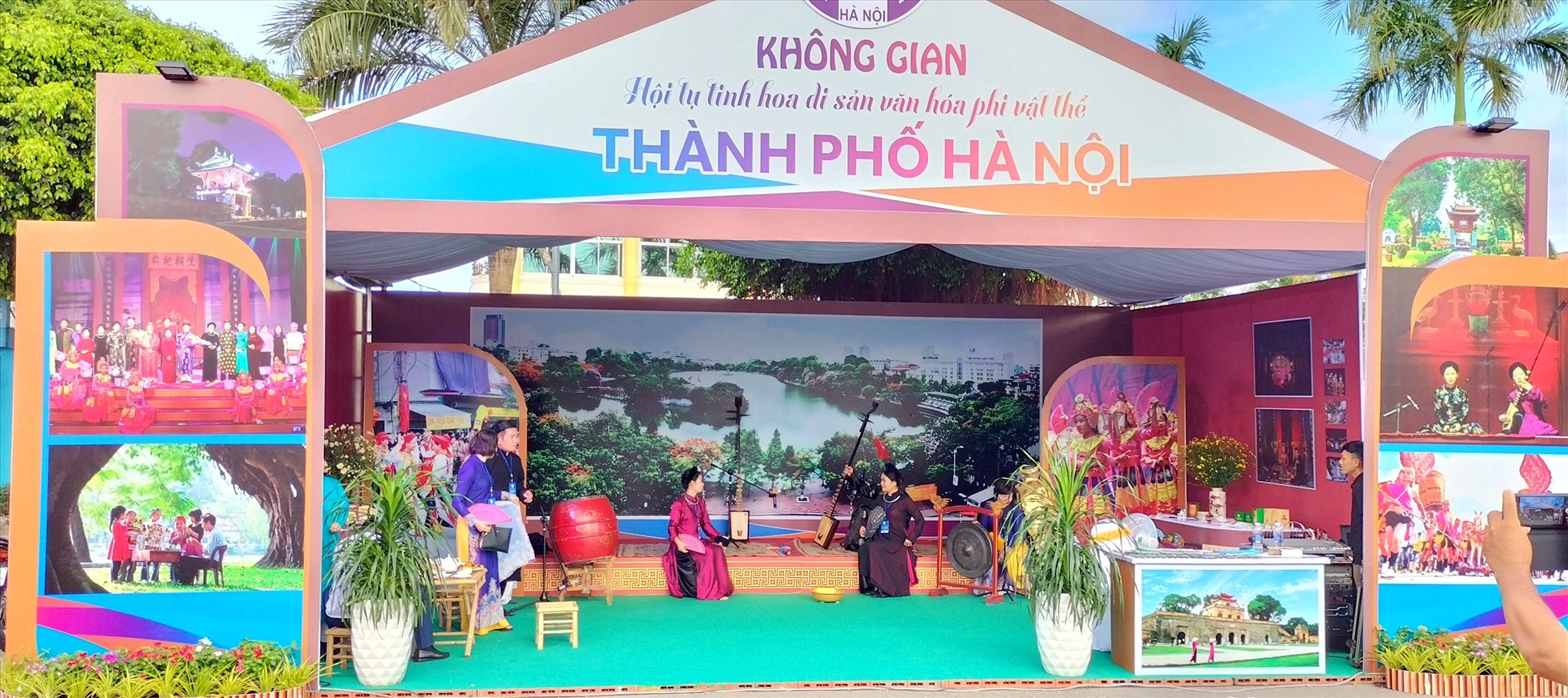 Một góc không gian di sản văn hóa thành phố Hà Nội tại tỉnh Bạc Liêu. Ảnh: Nhật Hồ