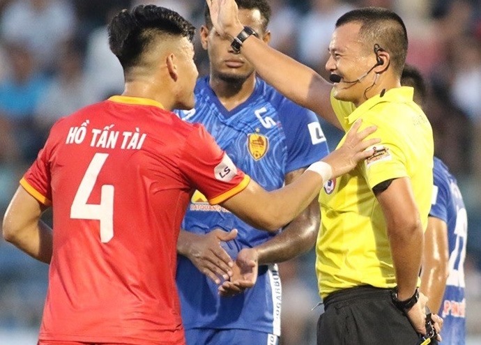 Trọng tài Nguyễn Đình Thái có 26 trận làm nhiệm vụ ở mùa giải 2022-2023. Ảnh: PN