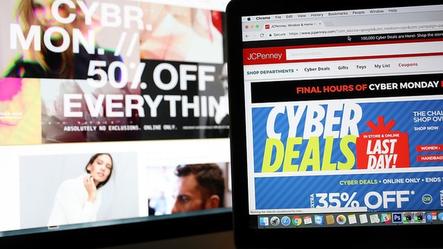 Nếu Black Friday tạo cơ hội cho mua sắm truyền thống, thì Cyber Monday là sự kiện khuyến khích shopping trực tuyến do Hiệp hội Bán lẻ Quốc gia Mỹ lập ra năm 2005. Ảnh: AFP