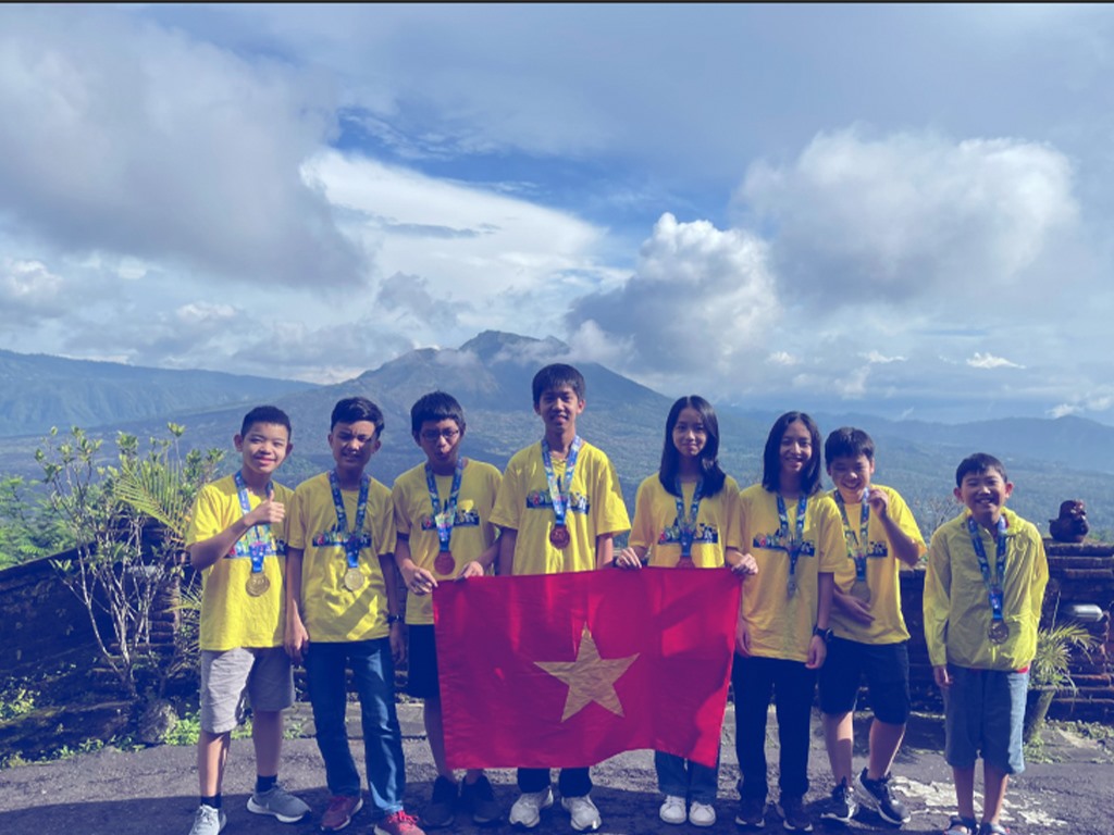 Đội tuyển Trường Newton dự thi ASMOPSS 2022 tại Bali – Indonesia.