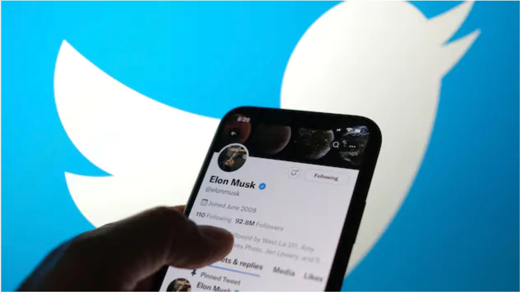Elon Musk cho biết quảng cáo của Apple trên Twitter đã giảm rất nhiều. Ảnh: AFP