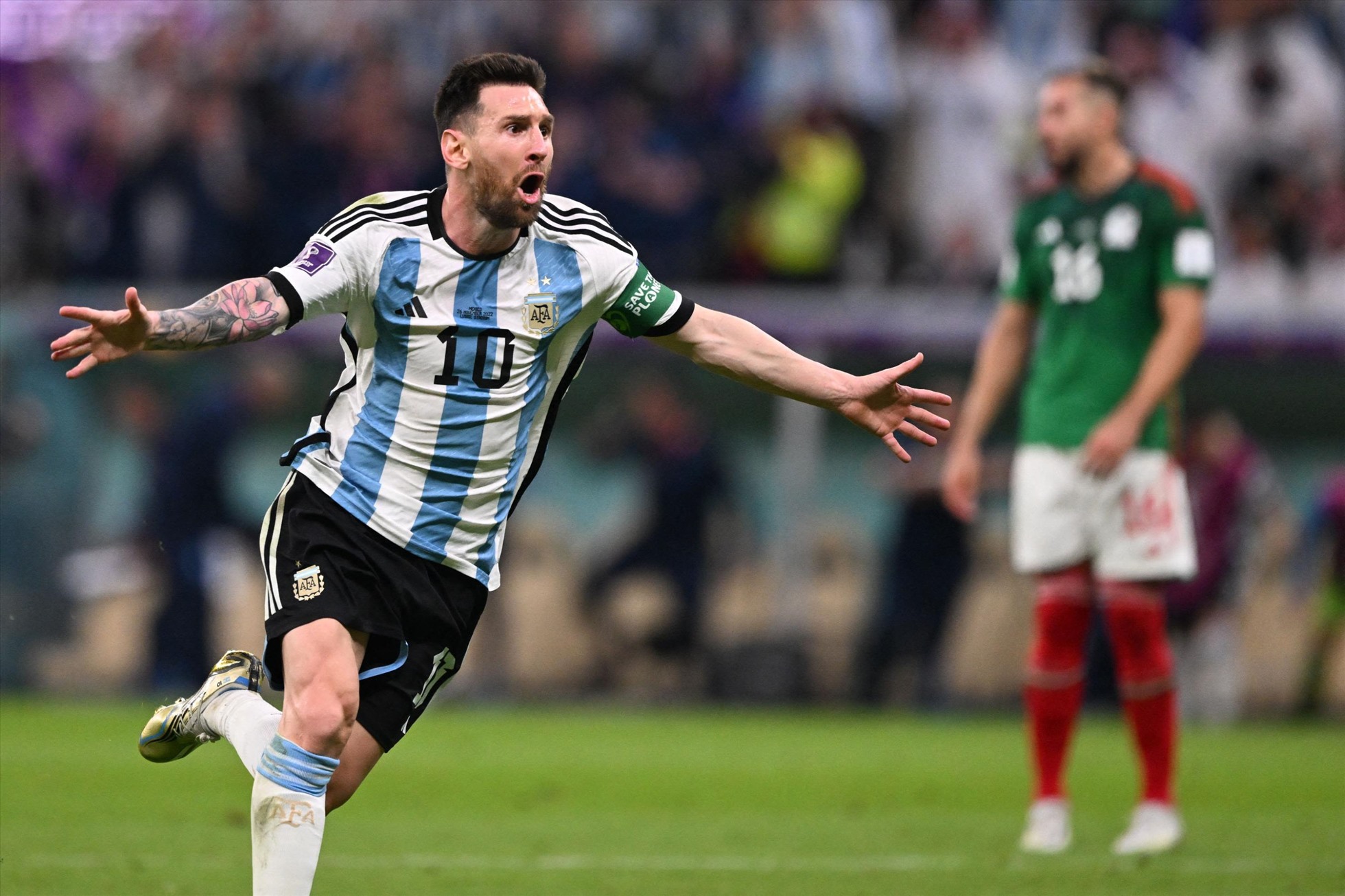 Messi đã cứu Argentina thoát viễn cảnh phải về nước sớm. Ảnh: AFP