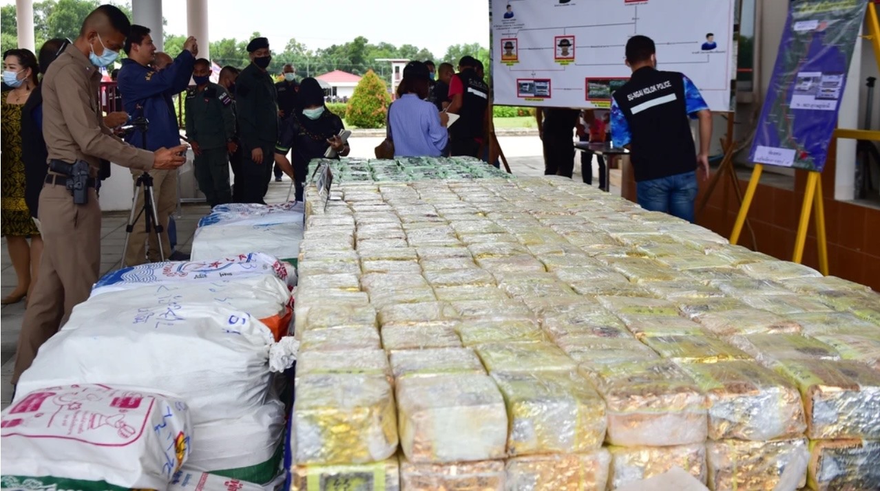 Một vụ bắt giữ buôn lậu ma túy ở Thái Lan với số lượng ma túy đá lên tới 1,42 tấn. Ảnh: AFP