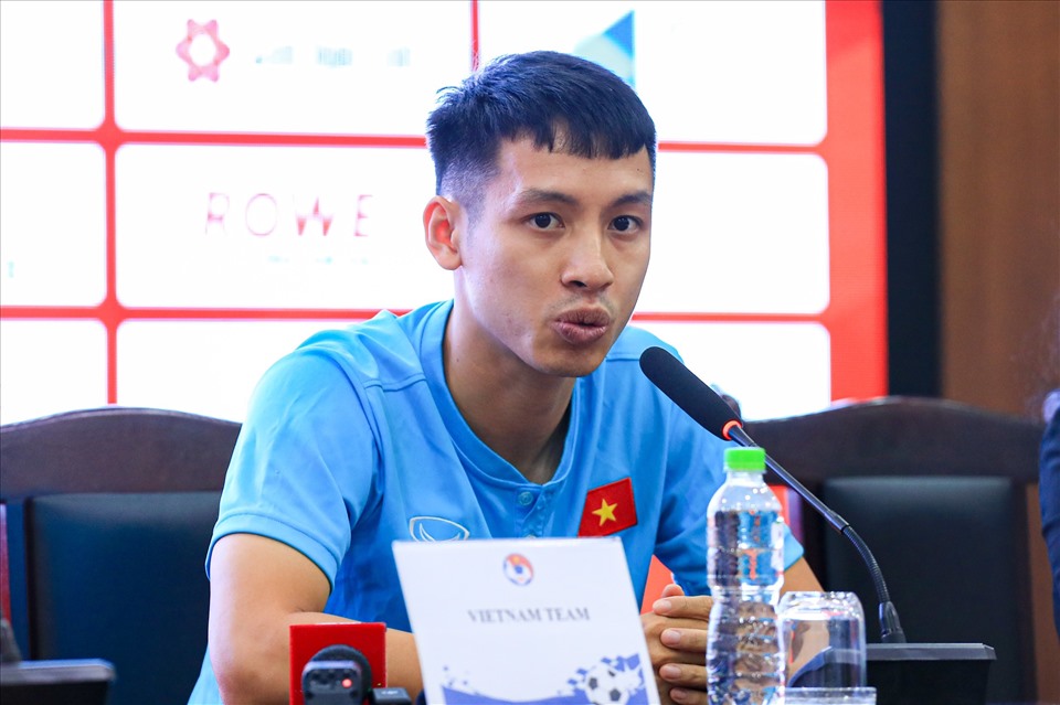 Tiền vệ Hùng Dũng khẳng định tuyển Việt Nam sẽ thi đấu hết mình. Ảnh: Minh Dân