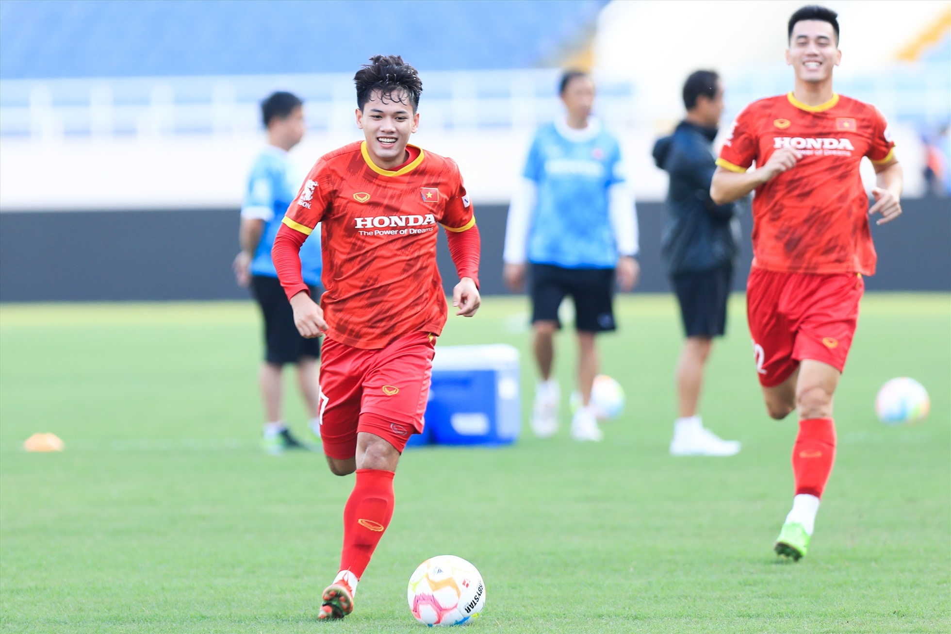 Các cầu thủ trẻ có cơ hội thể hiện khả năng và ghi điểm trong mắt huấn luyện viên Park Hang-seo. Ảnh: Minh Dân