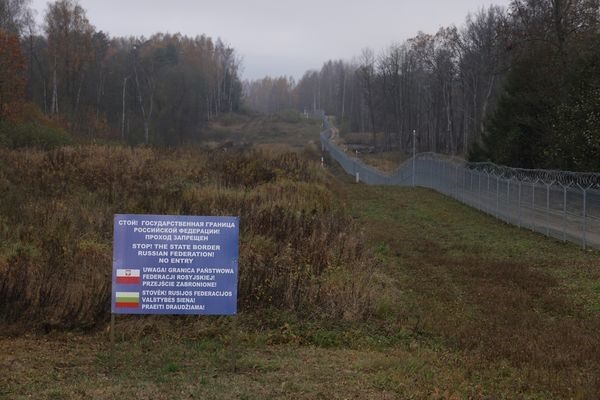 Biển cảnh báo phía Nga gần điểm giao nhau giữa biên giới Ba Lan, Litva và Kaliningrad. Ảnh chụp màn hình