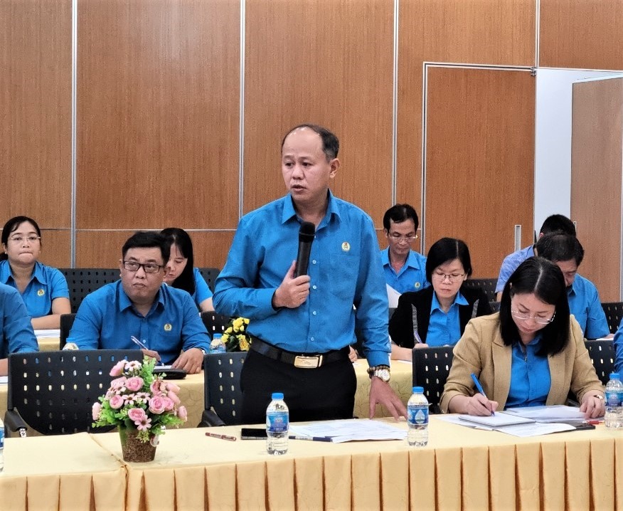 Đại diện LĐLĐ Thành phố Đà Nẵng phát biểu tại hội thảo. Ảnh: Nam Dương