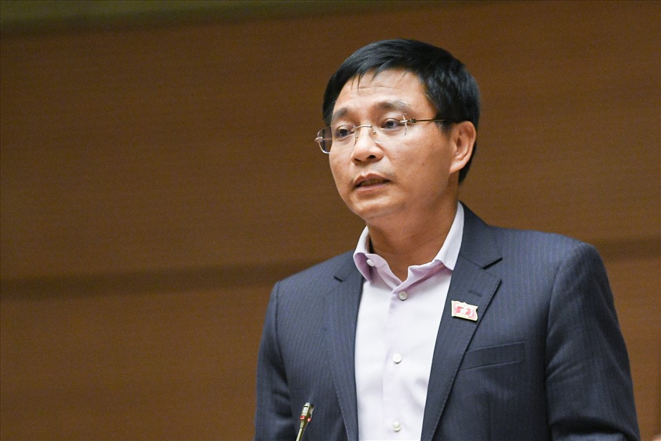 Bộ trưởng Bộ Giao thông vận tải Nguyễn Văn Thắng tham gia trả lời chất vấn. Ảnh: QH