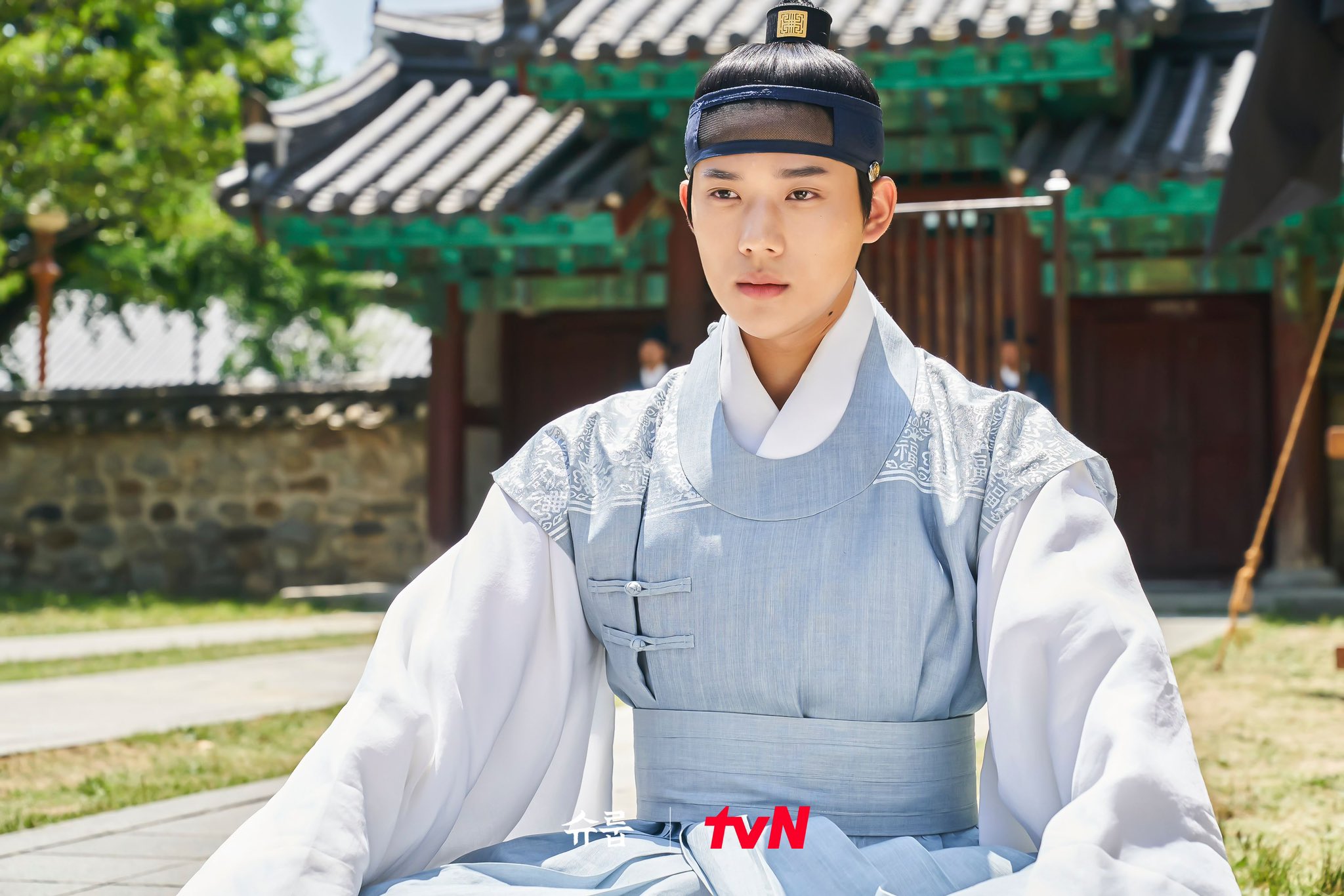 Một trong những tạo hình của Moon Sang Min trong vai Seongnam đại quân. Ảnh: tvN