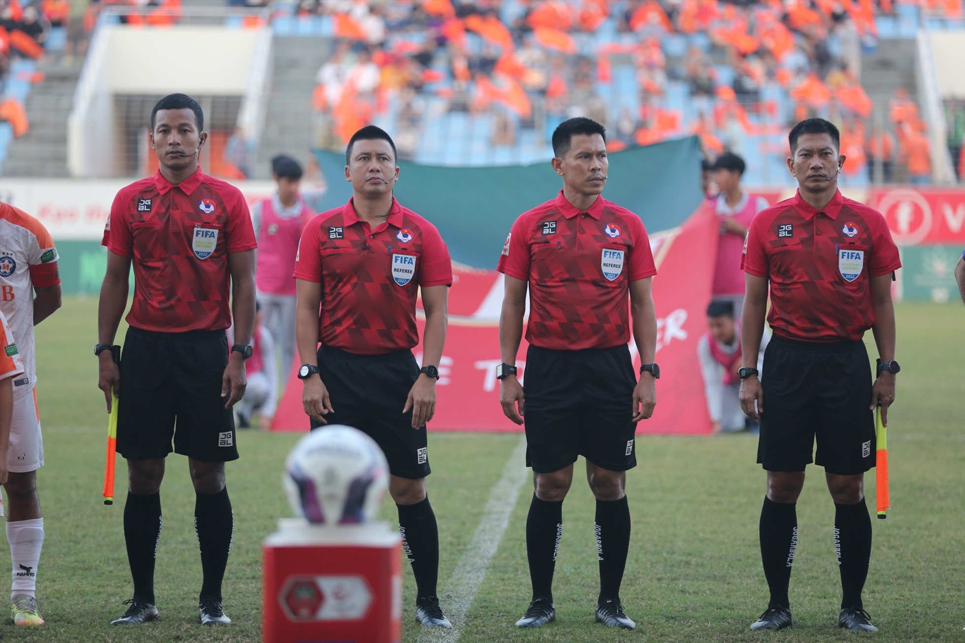 Tổ trọng tài điều khiển trận Đà Nẵng đấu Sài Gòn FC. Ảnh: VPF