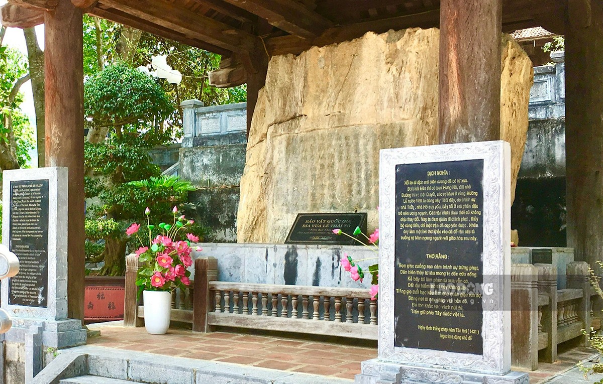 Đền thờ vua Lê Thái Tổ được dựng lên nhằm tưởng nhớ công lao của vị anh hùng dân tộc Lê Lợi - người đã có công dẹp loạn vùng Tây Bắc.