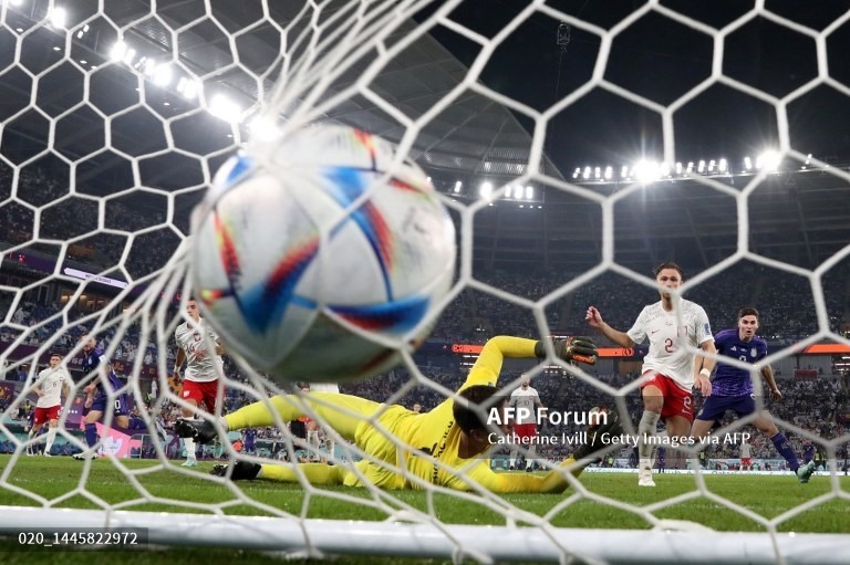 Argentina ghi bàn vào đầu hiệp hai.  Ảnh: AFP