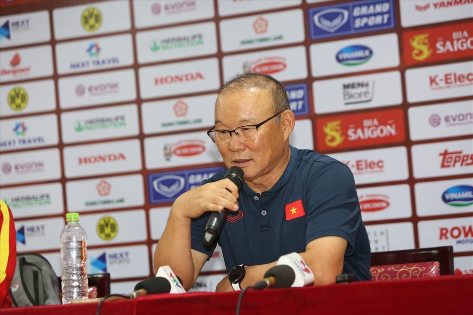 Huấn luyện viên Park Hang-seo hài lòng với màn trình diễn và thái độ thi đấu tích cực của tuyển Việt Nam. Ảnh: Trọng Hiếu