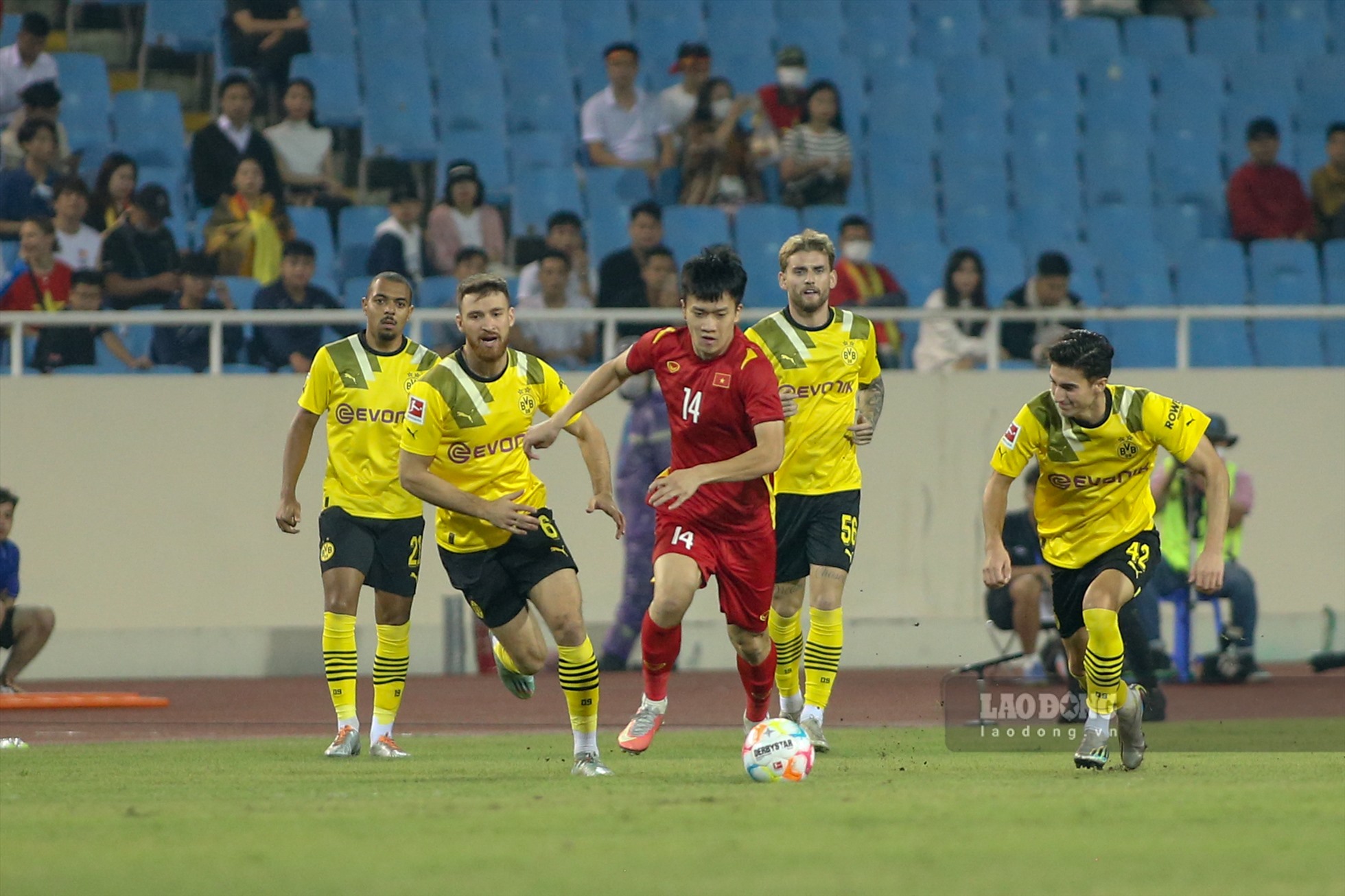 Tối ngày 30.11, tuyển Việt Nam có trận đấu giao hữu với câu lạc bộ  Borussia Dortmund trên sân Mỹ Đình.