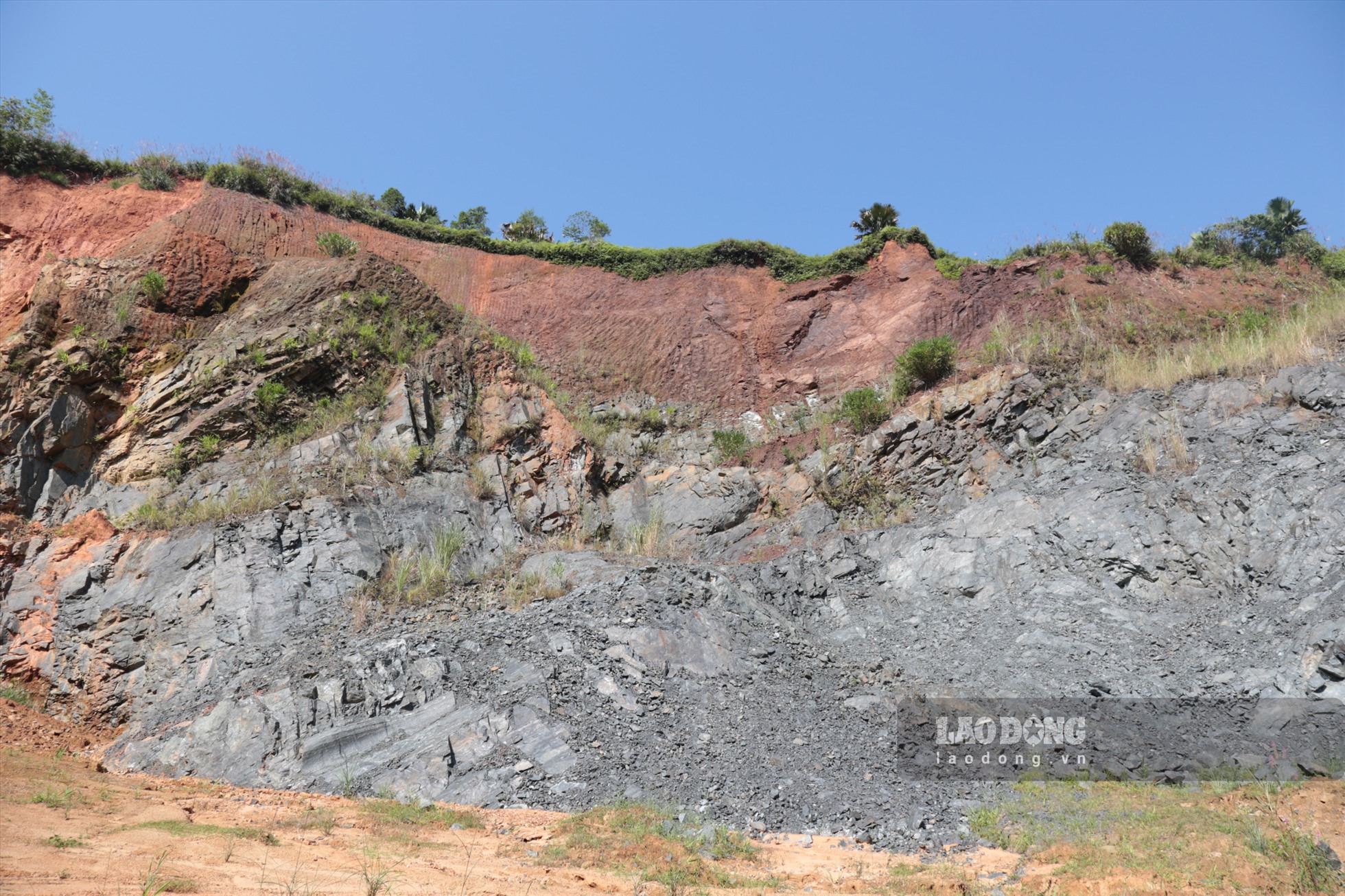 Theo đại diện Công ty Tân Tiến, mỏ quặng này trữ lượng sắt thấp và khó khai thác nên phía doanh nghiệp chưa triển khai do..