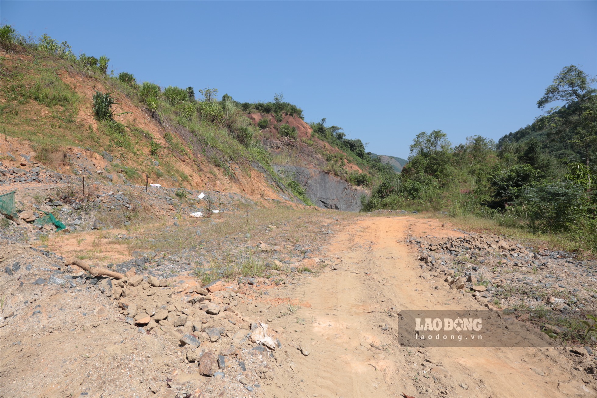 Thông tin đến PV, lãnh đạo xã Lương Thịnh cho biết, mỏ quặng của Công ty Á Châu đã dừng hoạt động khai thác khoảng 2 năm nay.