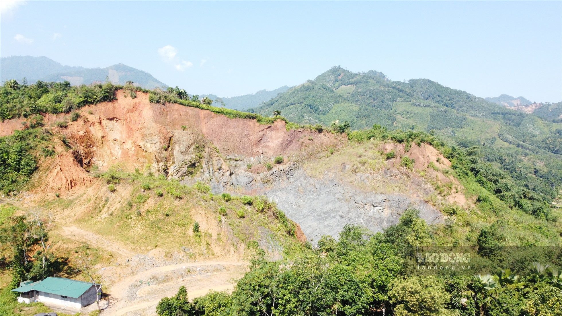 Vừa qua, UBND tỉnh Yên Bái vừa ra Quyết định xử phạt 1 tỉ đồng đối với Công ty TNHH Á Châu vì khai thác khoáng sản vượt công suất được cho phép.