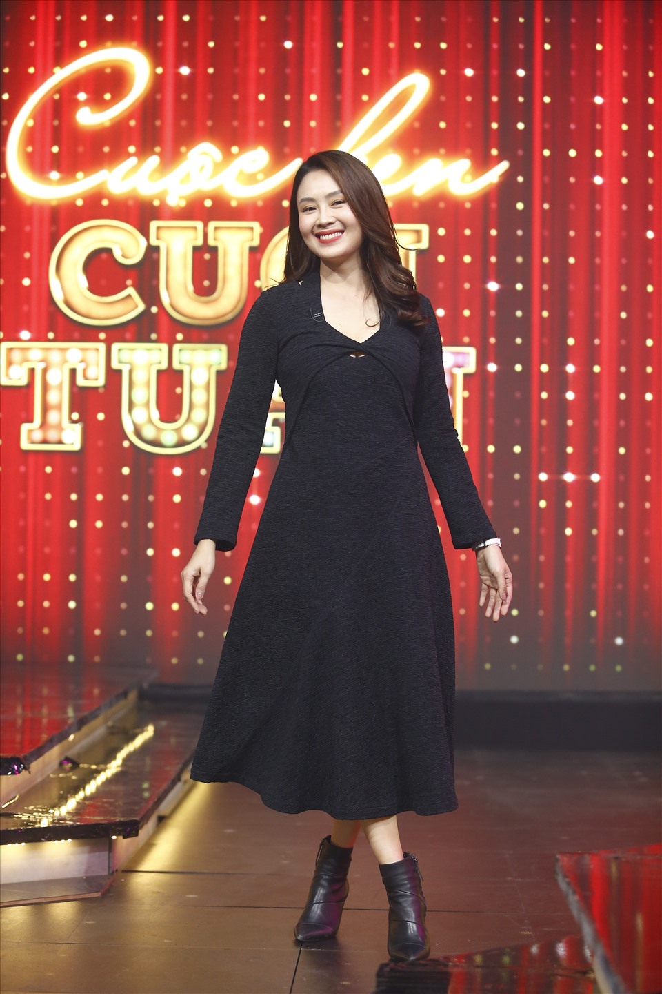 Hồng Diễm khỏe vẻ đẹp rạng ngời khi đến với chương trình “Cuộc hẹn cuối tuần“. Ảnh: VTV