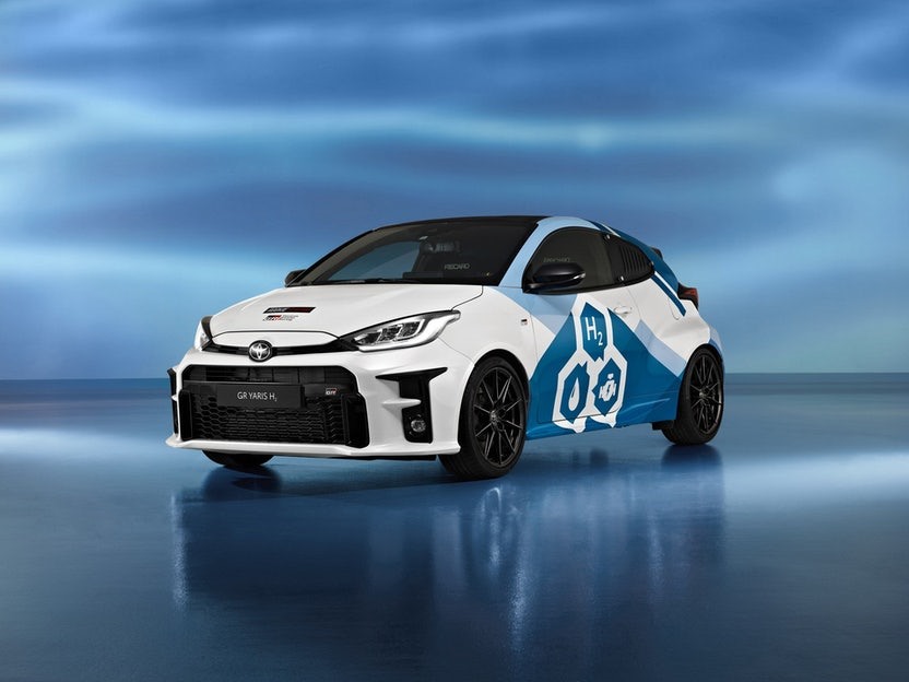 Xe Mirai của Toyota sử dụng động cơ hydrogen. Ảnh MT