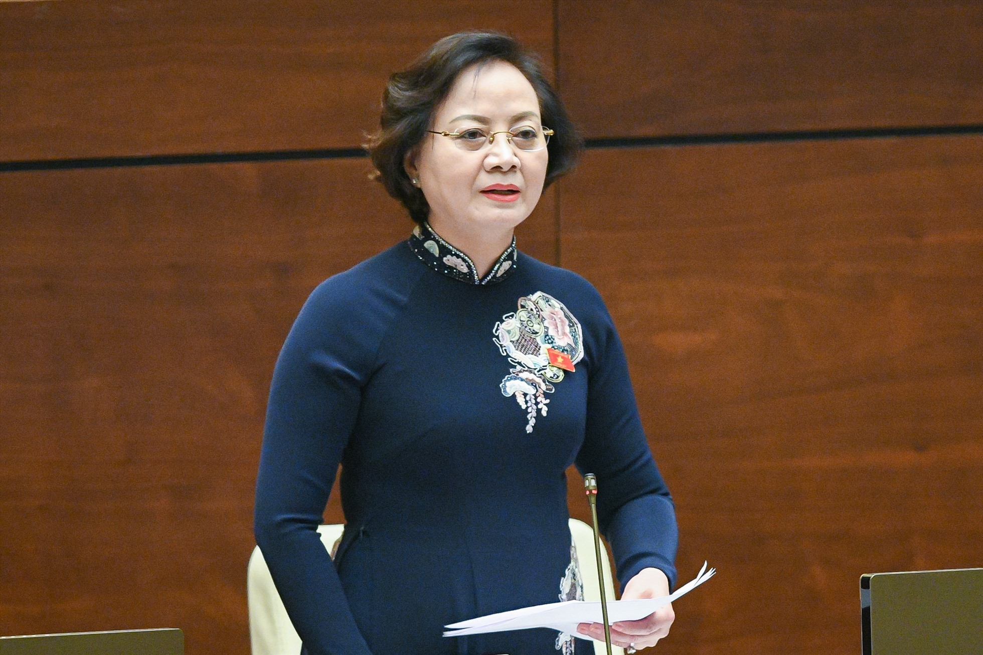Bộ trưởng Bộ Nội vụ Phạm Thị Thanh Trà trả lời chất vấn sáng 5.11.