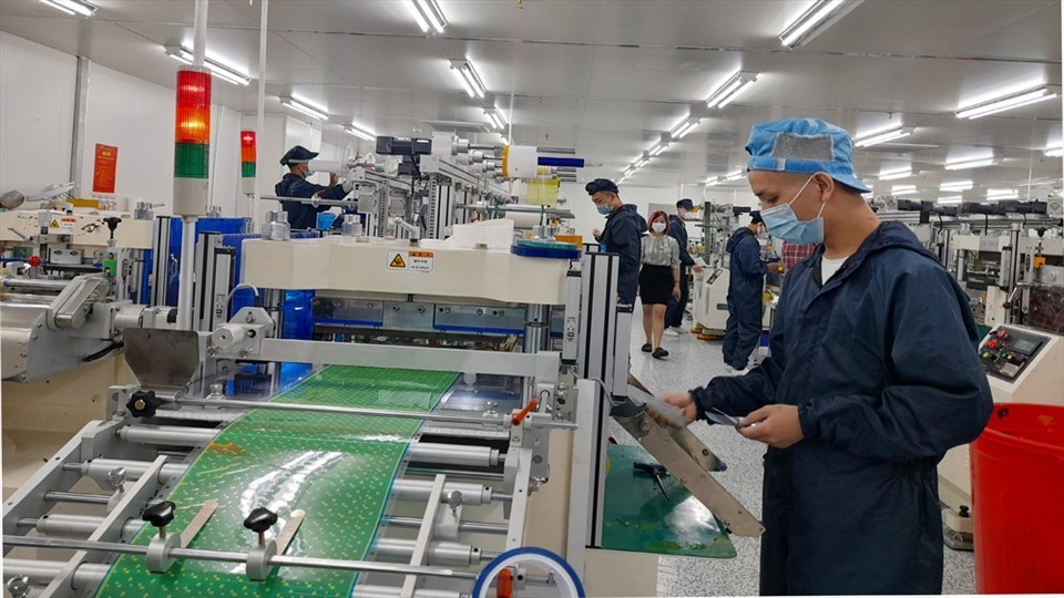 Sản xuất tại các khu công nghiệp của tỉnh Bắc Giang đang phục hồi mạnh mẽ. Ảnh: T.K