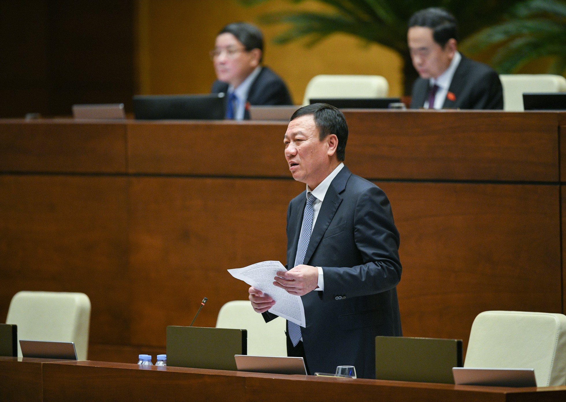 Tổng Thanh tra Chính phủ Đoàn Hồng Phong trả lời chất vấn.