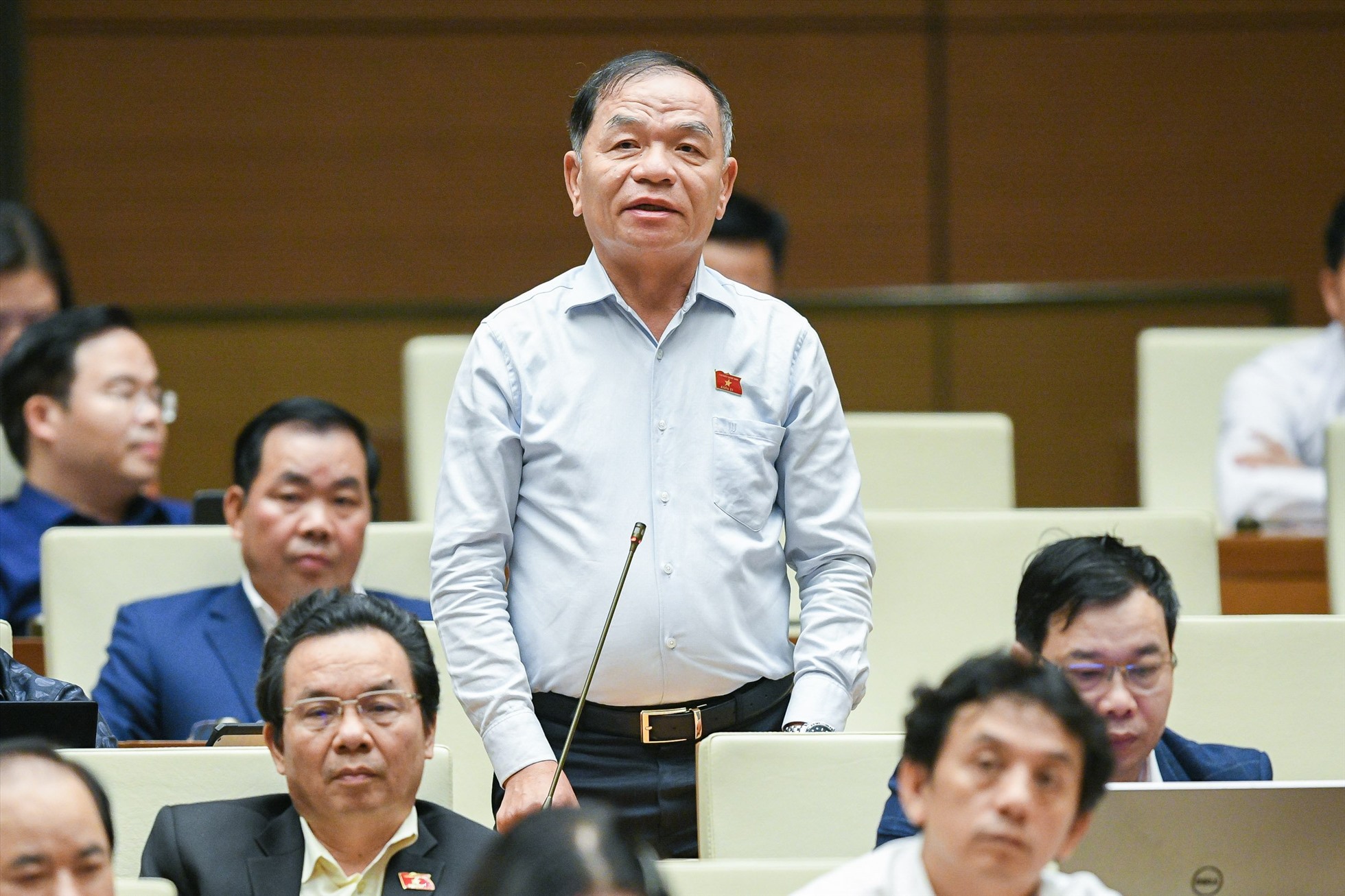 Đại biểu Lê Thanh Vân - Đoàn ĐBQH tỉnh Cà Mau tranh luận.