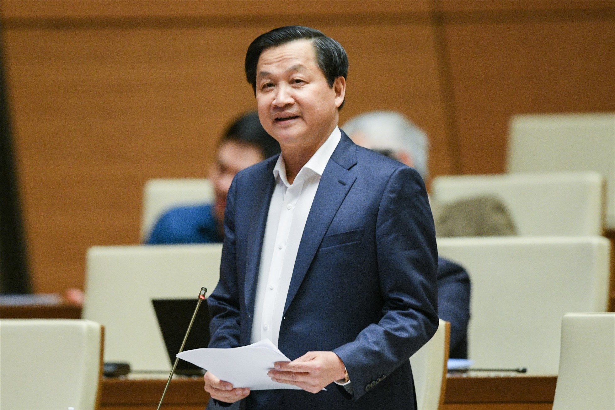 Phó Thủ tướng Chính phủ Lê Minh Khái phát biểu tại phiên chất vấn.