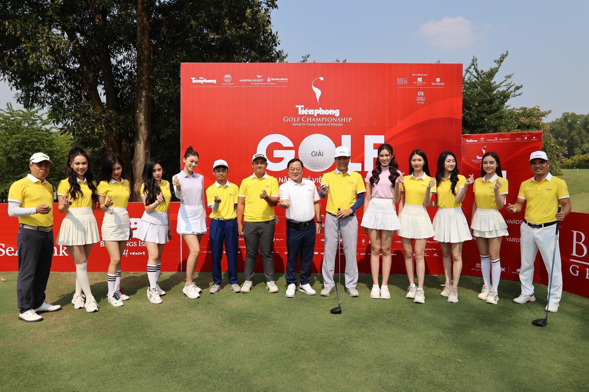 Đỗ Thị Hà và các thí sinh tại Tiền Phong Golf Championship 2022. Ảnh: Như Ý.