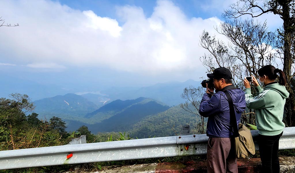 “Photo tour” núi Bạch Mã là tour du lịch hấp dẫn đã và đang được các doanh nghiệp khai thác