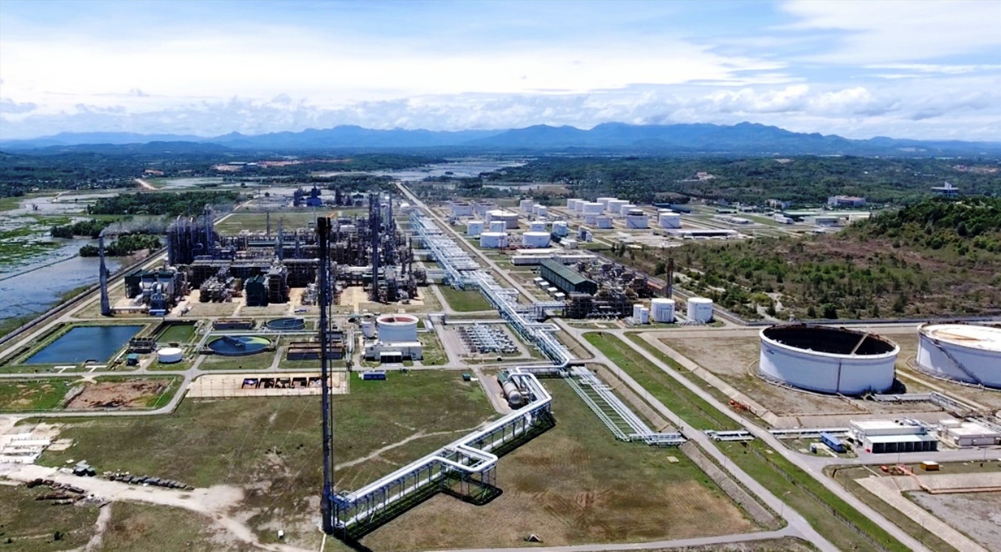 Nhà máy lọc dầu Dung Quất.