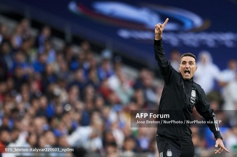 Scaloni giúp tuyển Argentina thi đấu gắn kết với tinh thần tập thể. Ảnh: AFP