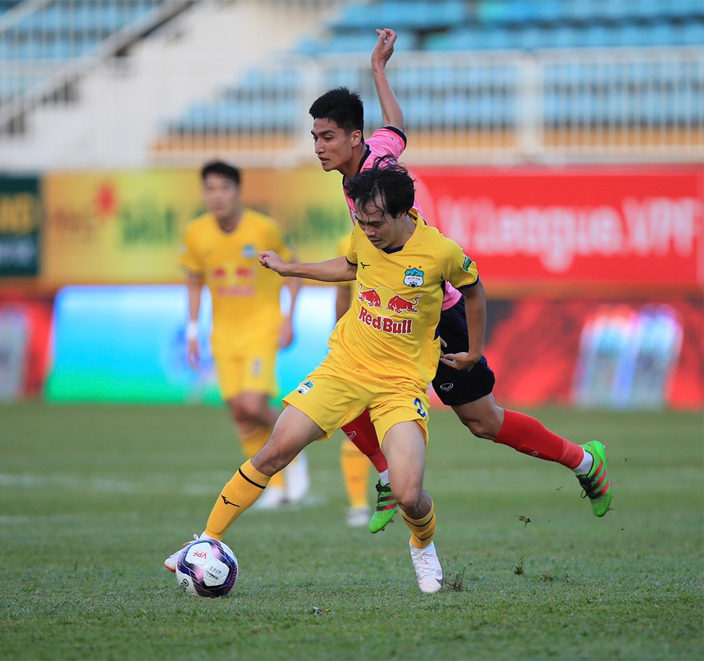 Hoàng Anh Gia Lai đã chấm dứt chuỗi 10 trận liên tiếp không biết thắng khi đánh bại Nam Định 1-0 vòng trước. Ảnh: VPF