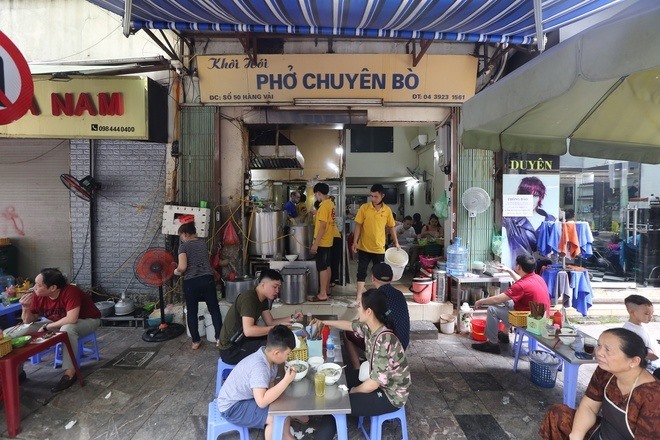 Phở Khôi hói từ lâu đã là địa chỉ quen thuộc của dân phố cổ. Ảnh: Fanpage Phở Khôi 50 Hàng Vải.