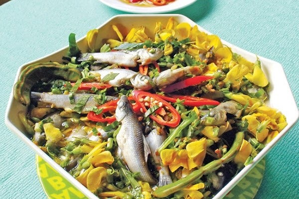 Món canh cá linh bông điên điển nổi tiếng miền Tây. Ảnh: Bếp trưởng Á Âu