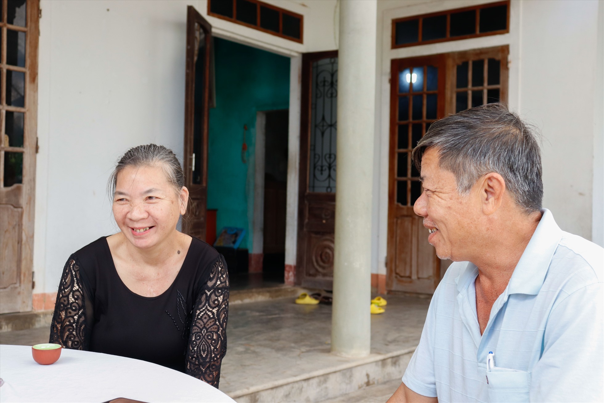 Ông Lê Xuân Hòa vô cùng vui mừng khi em gái mình trở về sau 19 năm. Ảnh: Đ.T