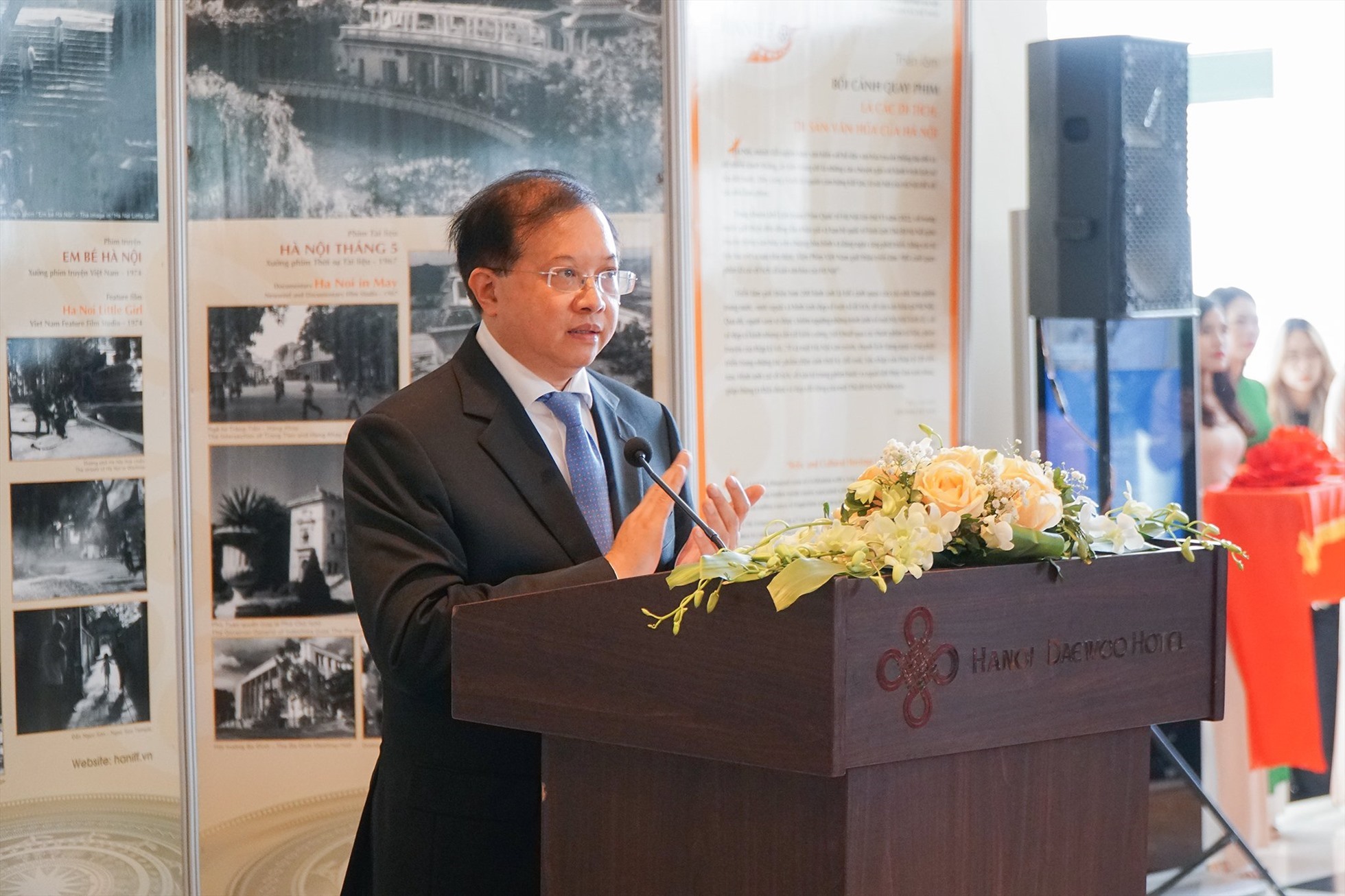 Thứ trưởng Bộ VHTTDL Tạ Quang Đông phát biểu tại Khai mạc Triển lãm. Ảnh: Thảo Quyên