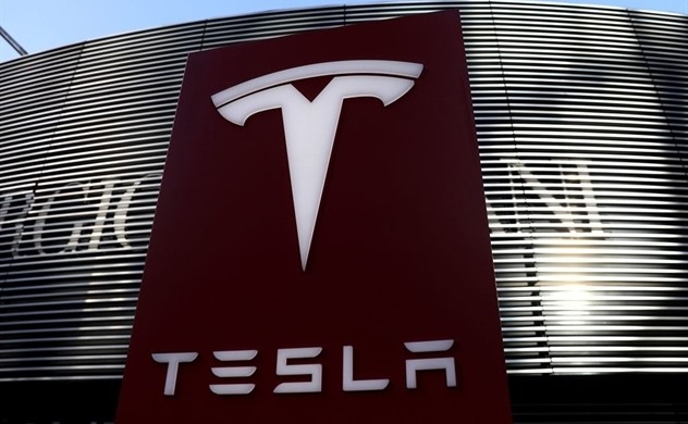 Các cổ đông Tesla cho rằng Musk đang hành động như một “CEO bán thời gian“. Ảnh chụp màn hình