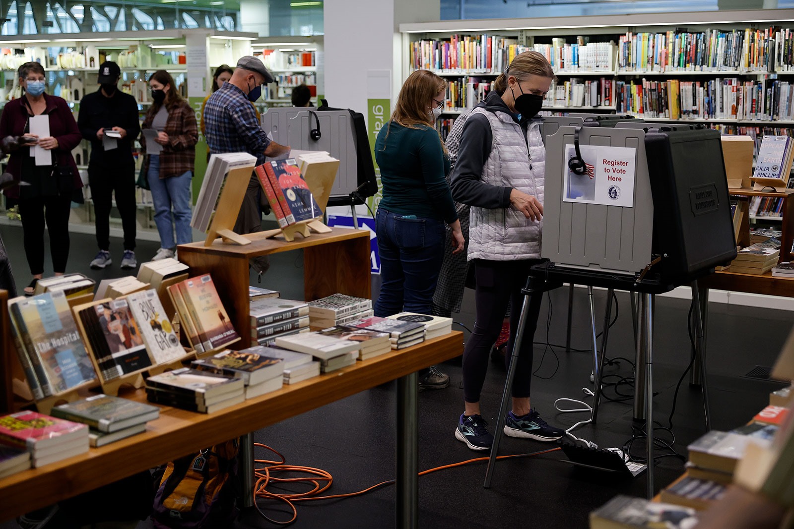 Điểm bỏ phiếu tại Thư viện Công cộng Trung tâm Madison, Milwaukee, ngày 6.11.2022. Ảnh: Getty