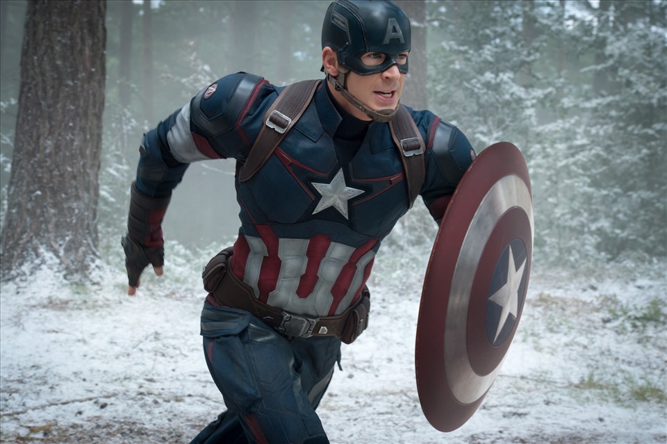 Tên tuổi Chris Evans gắn liền với hình tượng Captain America. Ảnh: People.