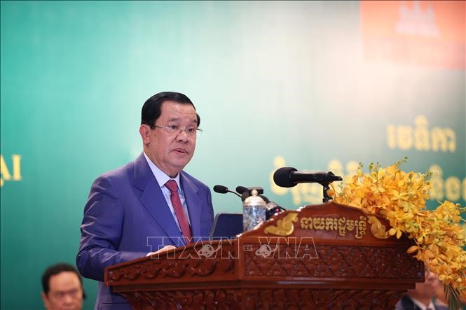Thủ tướng Campuchia Samdech Techo Hun Sen phát biểu tại Diễn đàn Đầu tư Việt Nam - Campuchia. Ảnh: TTXVN