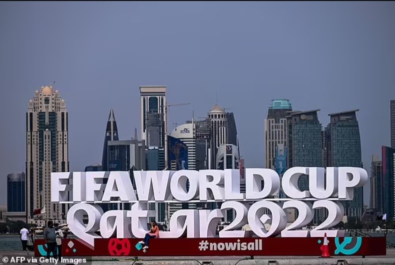 Quyết định trao cho Qatar quyền đăng cai World Cup 2022 gây tranh cãi trong thời gian dài. Ảnh: AFP