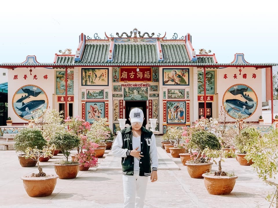 Phước Hải Cổ Miếu còn được gọi là Miếu Cá Ông hay chùa Cá Ông tọa lạc tại đường Cao Văn Lầu, phường Nhà Mát, TP. Bạc Liêu.