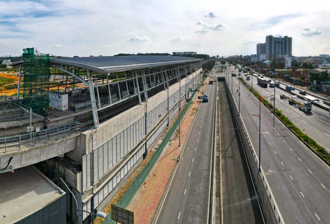 Công trình dài 670 m, rộng 8 m, nằm bên phải xa lộ Hà Nội theo hướng từ TP HCM đi Đồng Nai, cơ bản hoàn thiện từ giữa năm 2021 nhưng chưa được thông xe do ảnh hưởng Covid-19.