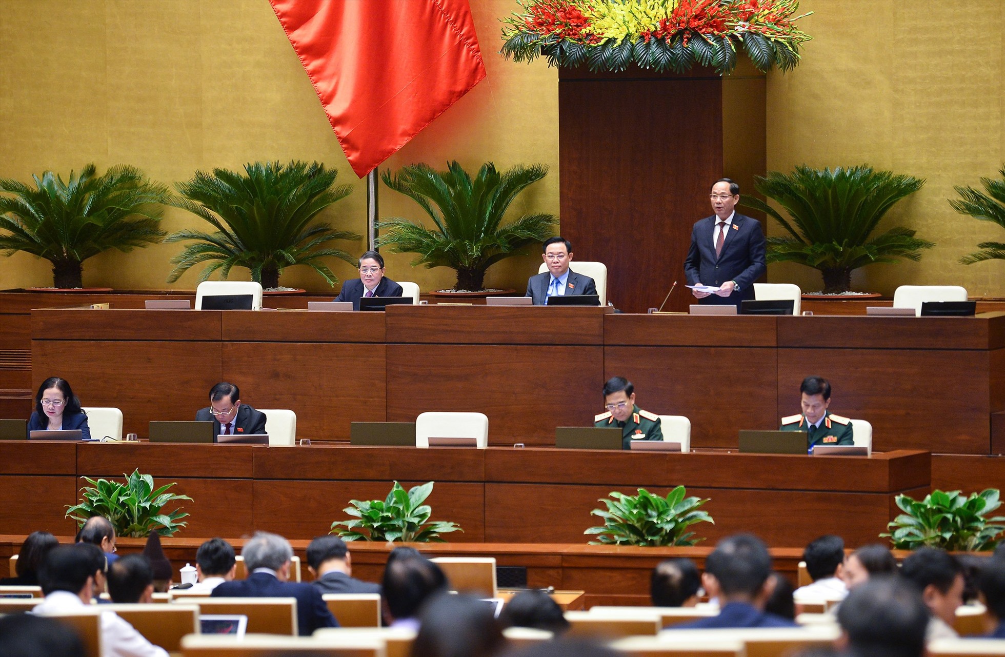 Phó Chủ tịch Quốc hội Trần Quang Phương điều hành nội dung thảo luận.