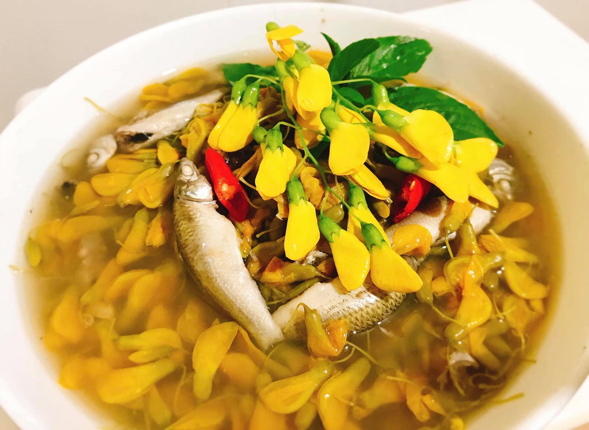 Món canh cá linh bông điên diển bị gọi khó nghe. Ảnh: Du lịch miền Tây