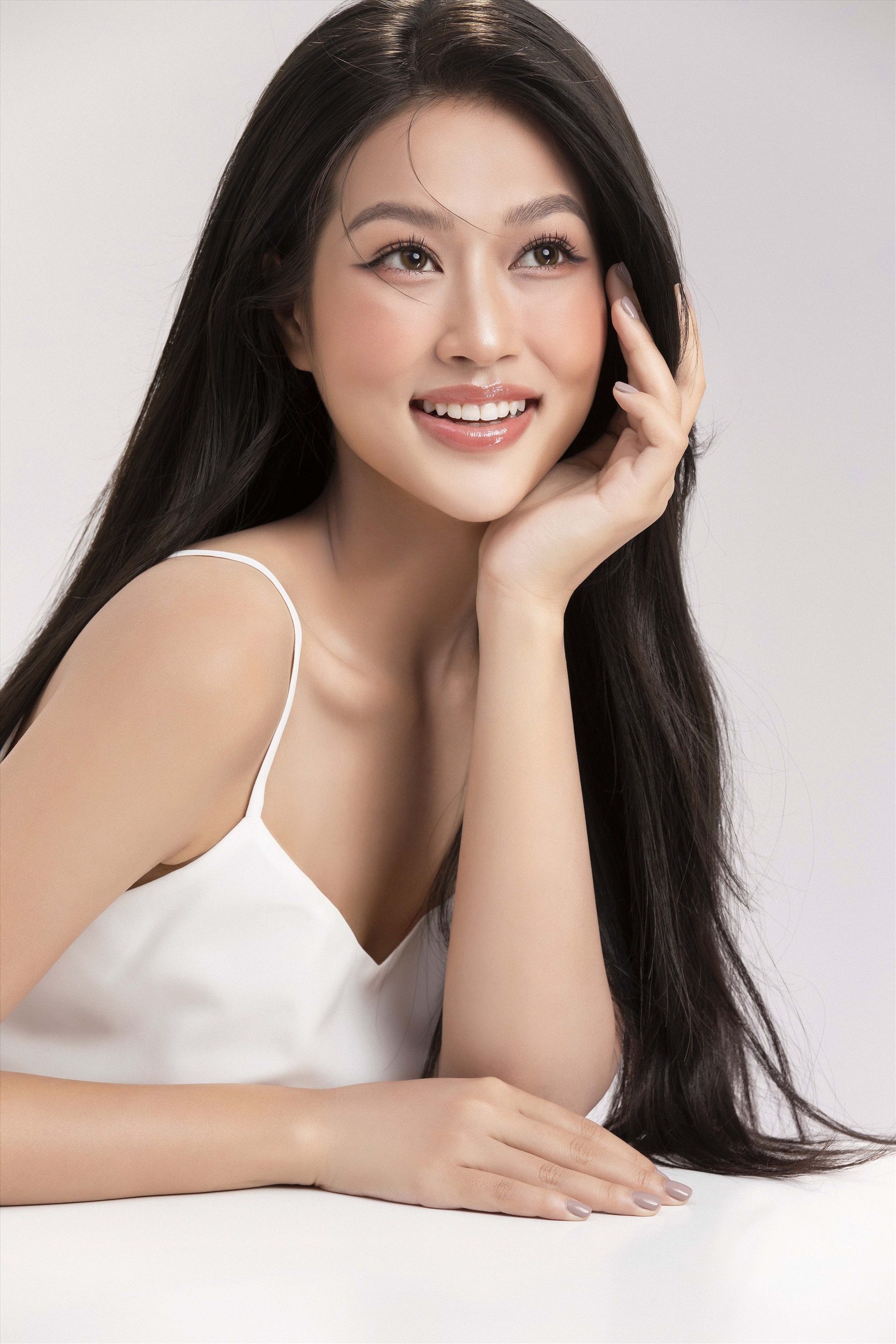 Gần đây, nàng hậu cùng các chị em trong Top 5 Hoa hậu Hòa bình Việt Nam 2022 đã có những hoạt động đầu tiên cùng nhau sau đăng quang. Sắp tới, người hâm mộ của cô nàng sẽ còn đón nhận một Đoàn Thiên  n mới mẻ với những vai trò, hình ảnh đa dạng hơn nữa.