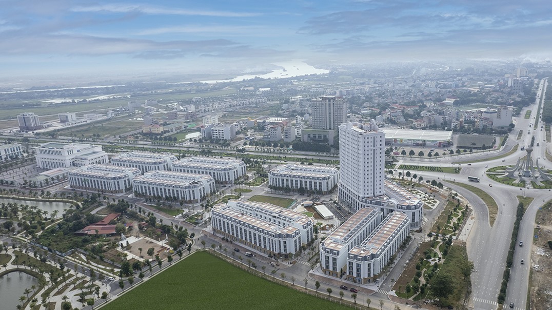 Phố thương mại Hoa Châu nằm tại vị trí đắc địa nhất dự án Eurowindow Garden City, tại trung tâm hành chính mới của thành phố Thanh Hóa, đối diện vòng xuyến Hồng Hạc hướng thiên, ngã tư đại lộ Nguyễn Hoàng và Hùng Vương