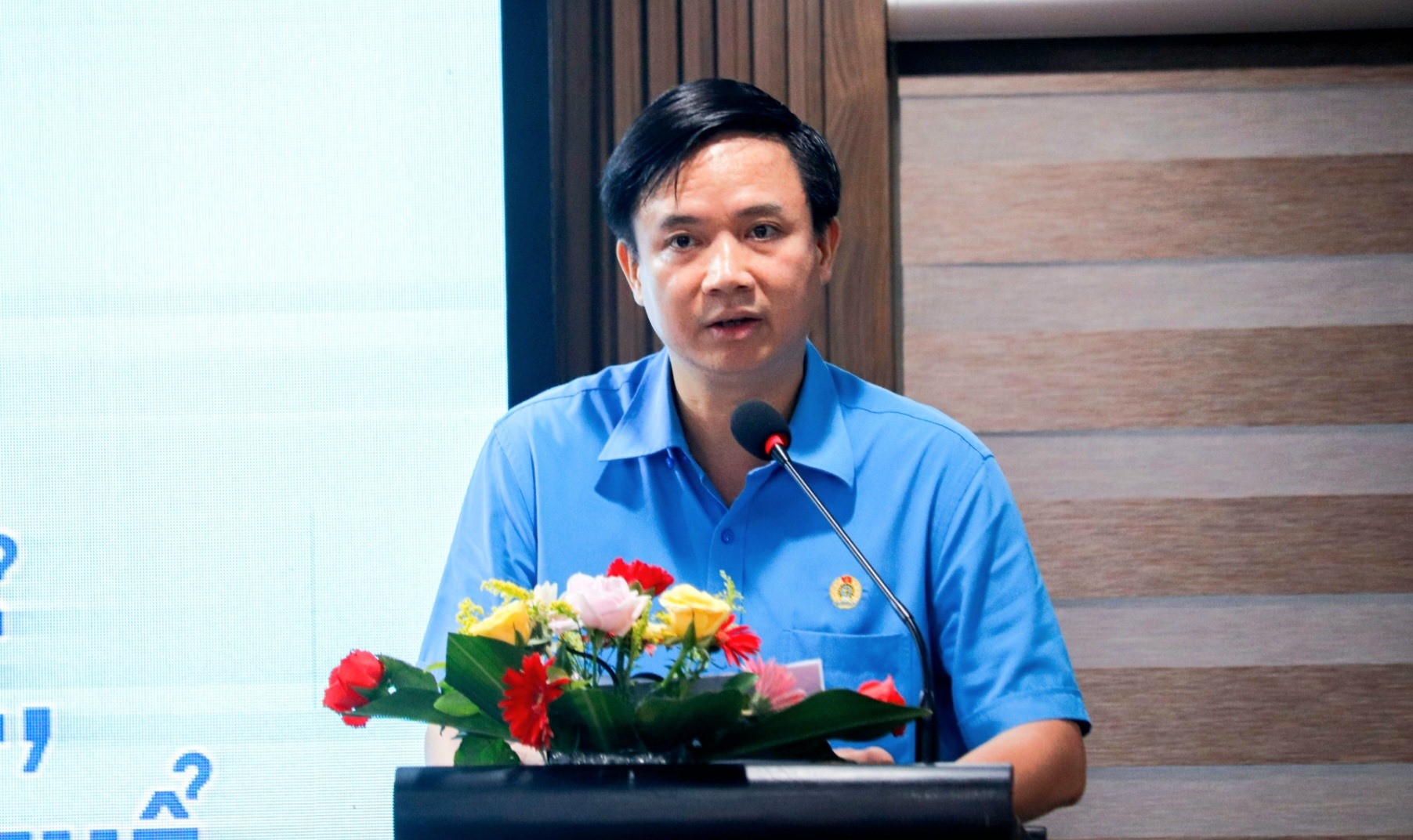 Chủ tịch LĐLĐ Quảng Bình Phạm Tiến Nam phát biểu tại hội nghị. Ảnh: Đức Tuấn